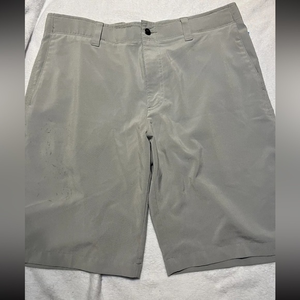 Callaway men’s size 34 shorts light weight golf shorts Spots On Front Still Good
